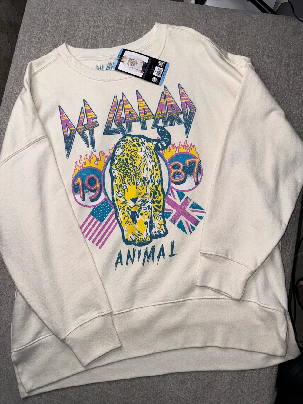NWT Def Leppard Animal 1987 Graphic Band Sweatshirt Women’s Large